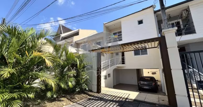 Sobrado com 3 quartos  à venda, 165.60 m2 por R$1098000.00  - Barreirinha - Curitiba/PR