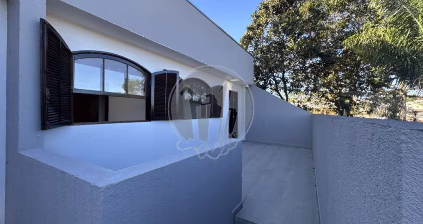 Casa Residencial com 3 quartos  para alugar, 42.00 m2 por R$2200.00  - Cachoeira - Curitiba/PR