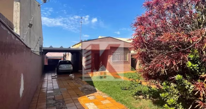 CASA CALIFORNIA EM FRENTE A PRAÇA DA IGREJA - R$380.000,00