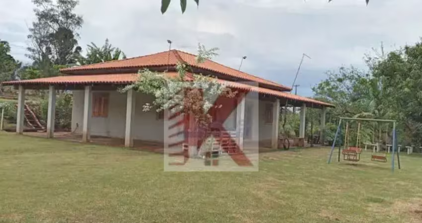 Chácara dos sonhos 'linda' molhada com rio nos fundos localizada no vale fertil em londrina região