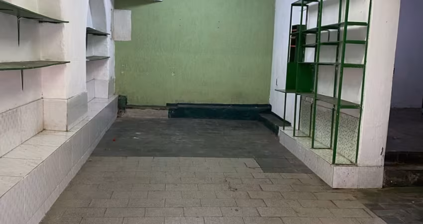 Loja na rua Vitorino Braga, ótima localização .