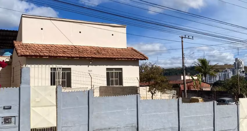 Linda casa para locação de 1/4 e garagem – bairro ipiranga