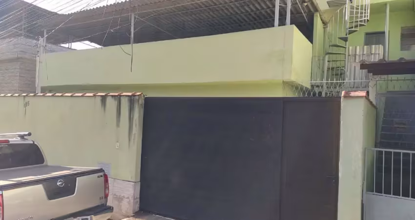 Casa com 3 quartos para alugar na Rua Professora Amélia Glanzmann, 125, Santa Cândida, Juiz de Fora