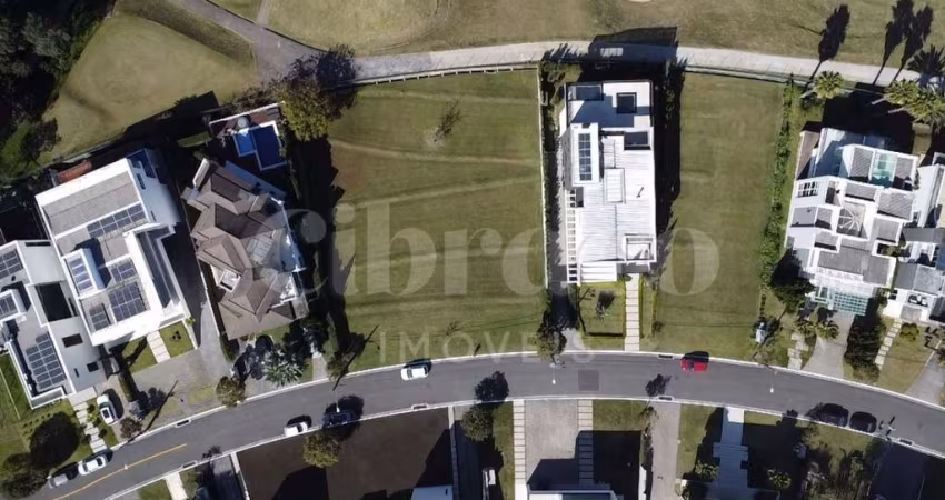 Terreno no Alphaville, com 704,36m² - Condomínio Alphaville Graciosa