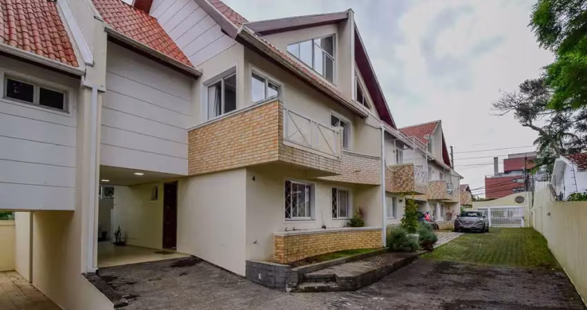 Sobrado com 3 quartos sendo 1 suítes no centro cívico - próx. shopping muller.