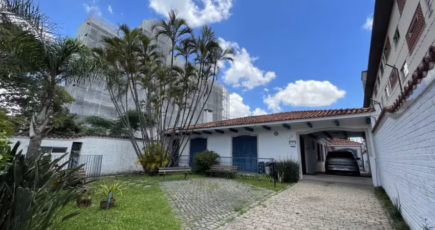 Casa comercial com 18 salas para alugar na Rua Floriano Essenfelder, 178, Alto da Glória, Curitiba