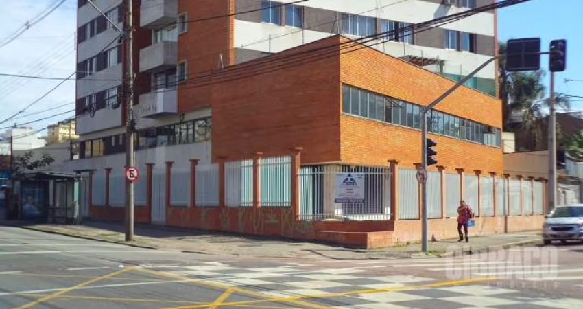 Loja no Alto da Rua XV de 946,00 m²