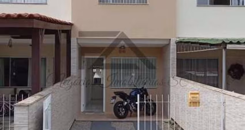 Sobrado para Venda em Palhoça, São Sebastião, 2 dormitórios, 1 banheiro, 2 vagas