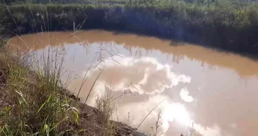 [ 97393 ]  CHÁCARA COM BELA CASCATA EM TAQUARA