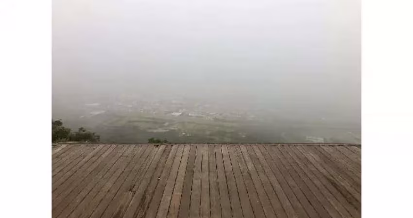 SÍTIO COM DUAS CASAS, AÇUDE COM ILHA E POMARES EM CARAÁ COM 20 HECTARES