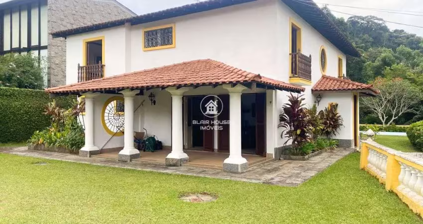 Casa estilo colonial com 4 quartos, 750m2, à venda por R$950.000,00- Teresópolis