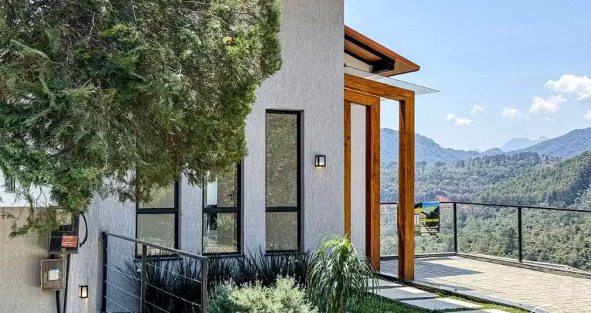 Casa em condomínio com 3 quartos, 145m2 à venda por R$795.000 em Teresópolis
