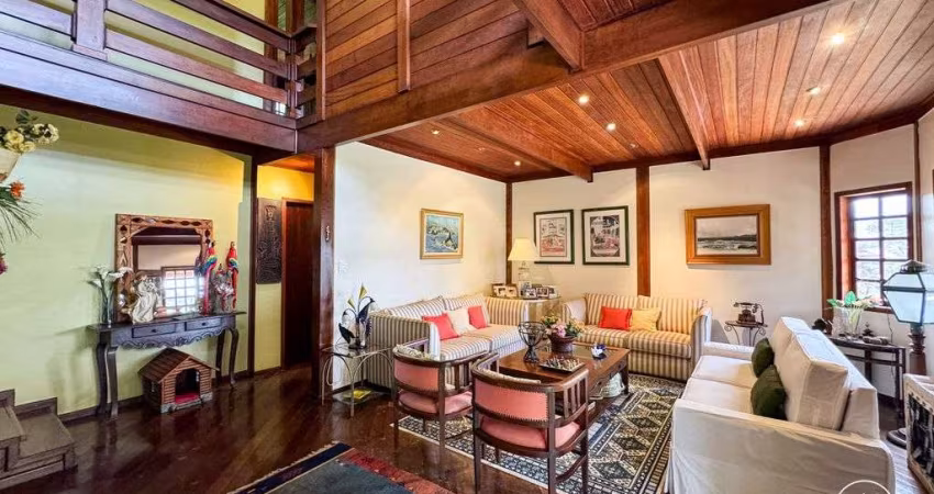 Casa em condomínio com 4 suítes, 229m2 à venda por R$1.250.000 em Teresópolis