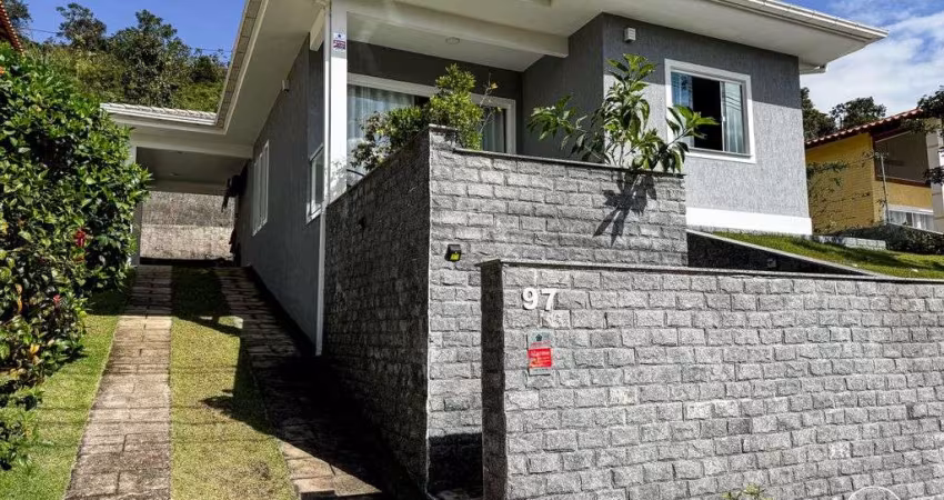 Casa com 3 quartos, 102m2 à venda por R$630.000 - Albuquerque, Teresópolis