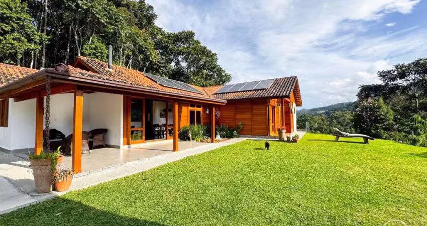 Casa em condomínio com 5 quartos, 2000m2 à venda por R$1.190.000 - Teresópolis