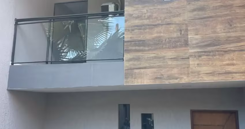 Casa com 2 quartos e 2 banheiros; casa duplex com 2 quartos em guaratiba