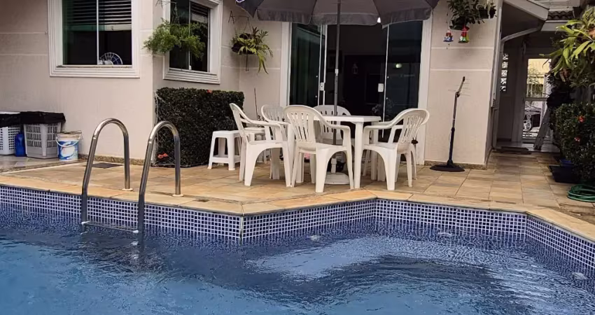 Casa em condomínio com 3 quartos e piscina na estrada cachamorra; casa com 3 quartos em campo grande rio de janeiro