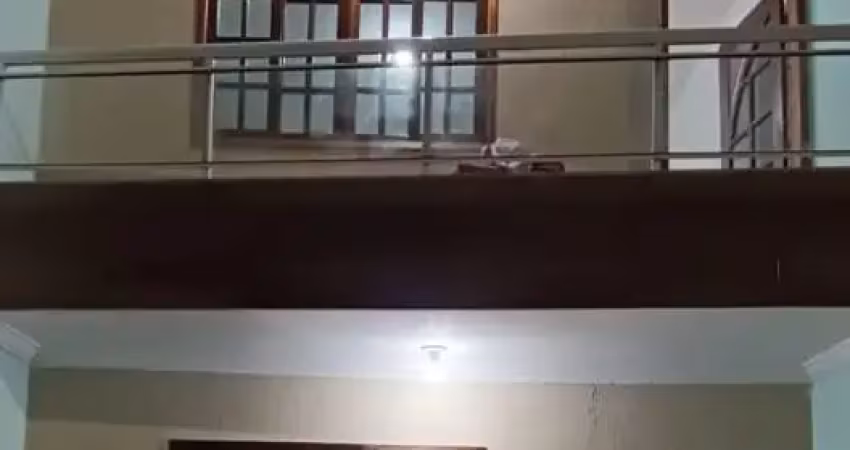 Casa com 2 quartos em paciência; casa com 2 quartos próxima a estação de trem