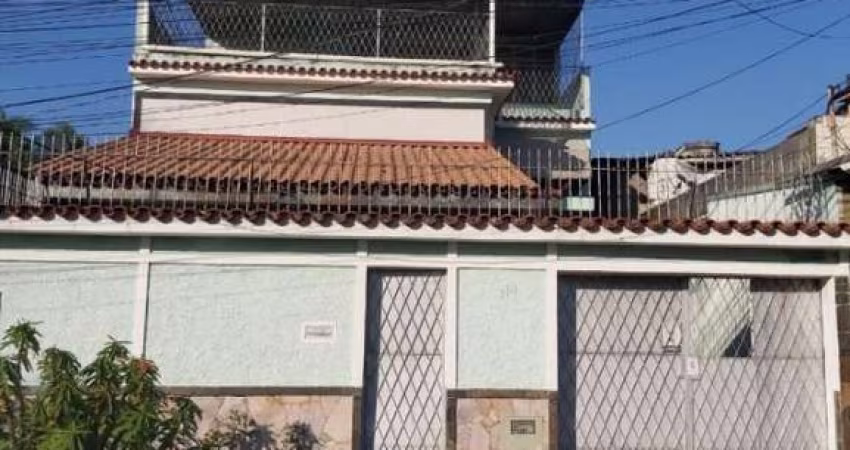 Bangu, casa duplex com 250m², 4 quartos (2 suites), hidro, terreaço com churrasqueira, quintal com piscina