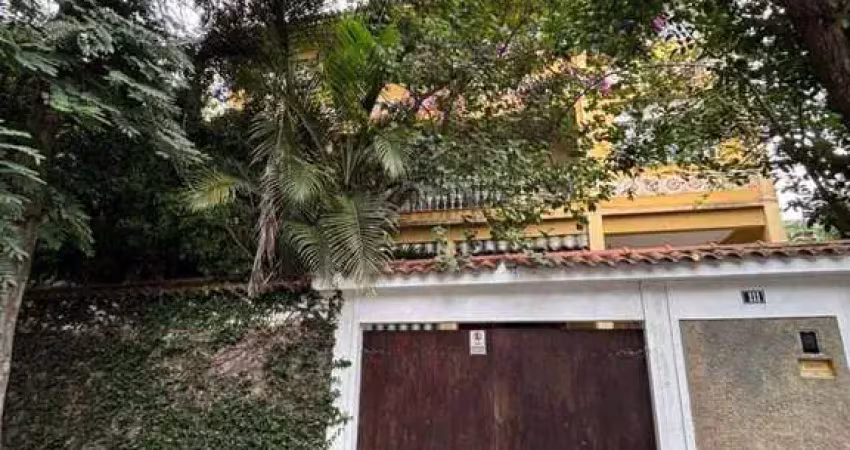 Casa para Venda em Niterói, PENDOTIBA, 4 dormitórios, 1 suíte, 6 banheiros, 3 vagas
