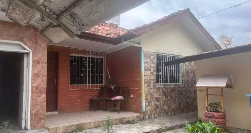 Terreno com duas casas