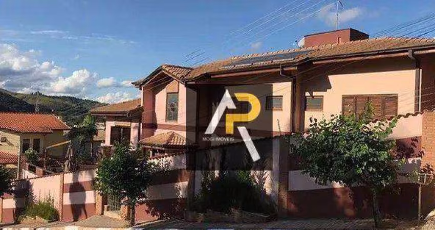 Sobrado com 4 suítes 296 m² a venda no Centro de Guararema/SP