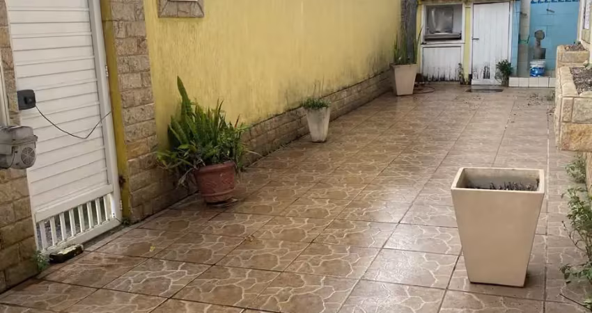Excelente casa duplex com 2 varandas, suíte com closet e churrasqueira