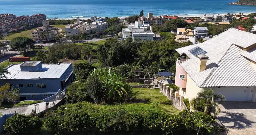 Terreno (20mx36m) com vista permanente para o mar - oportunidade única!