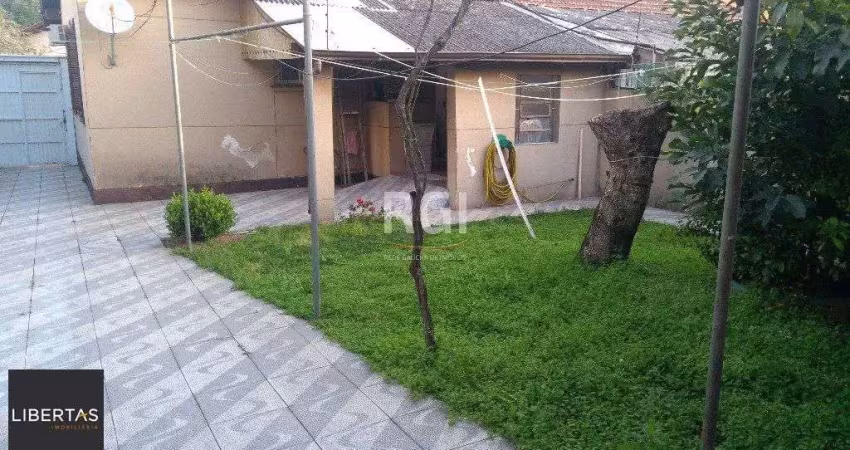Casa com 3 quartos à venda na Rua Toroquá, 388, Passo da Areia, Porto Alegre
