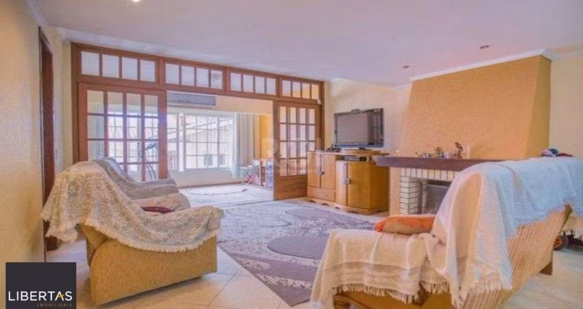 Casa para Venda - 309m², 3 dormitórios, sendo 1 suites, 3 vagas - Medianeira