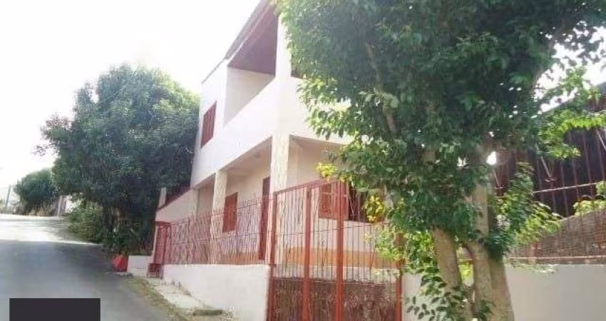 Casa para Venda 2 dormitórios, 1 vaga - Lomba do Pinheiro