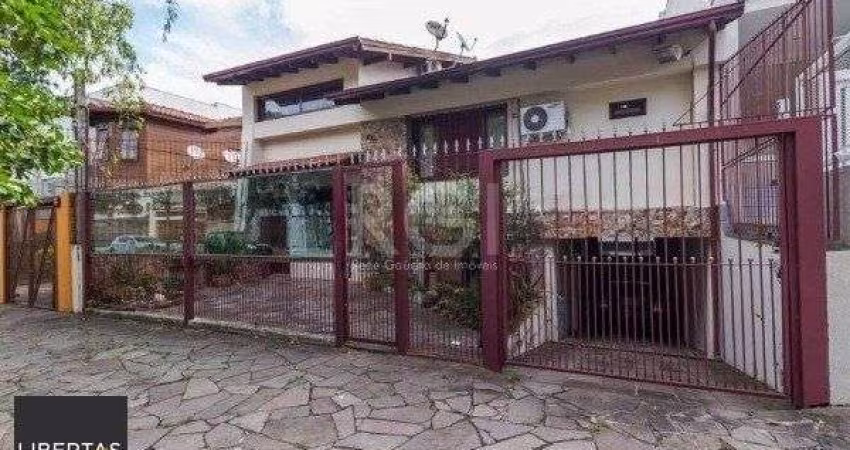Casa para Venda de 3 dormitórios 6 vagas - Chácara das Pedras