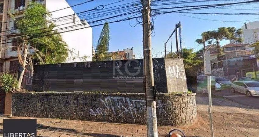 Terreno de esquina no bairro Petrópolis