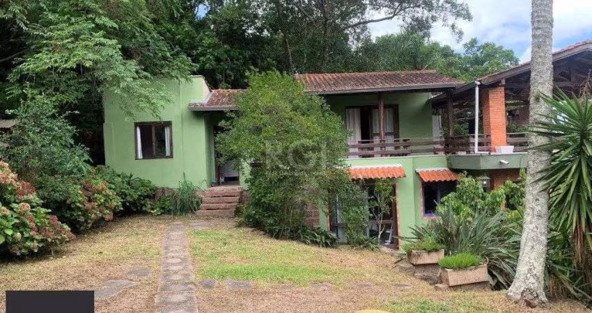 Terreno de 5.280 m², com 3 casas, no bairro Ponta Grossa, em Porto Alegre.