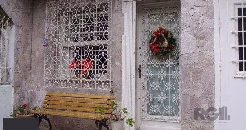 Casa sobrado no bairro são joão de 3 dormitórios e 2 vagas