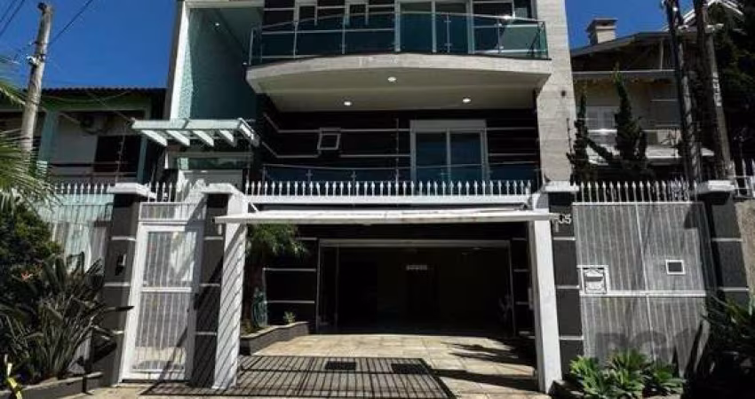 Casa de altíssimo padrão na zona norte de Porto Alegre.
