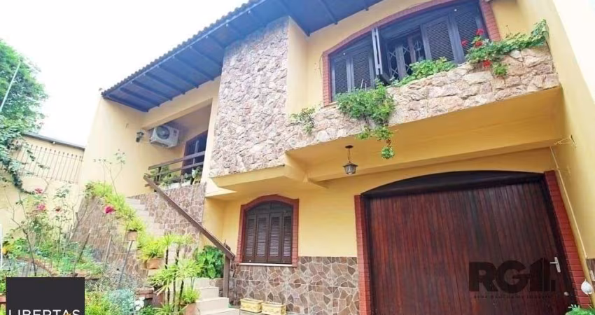 Excelente casa de 154m² com 3 dormitórios e 2 vagas.