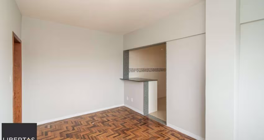 Apartamento 2 dormitorios, no Menino Deus reformado e DESOCUPADO