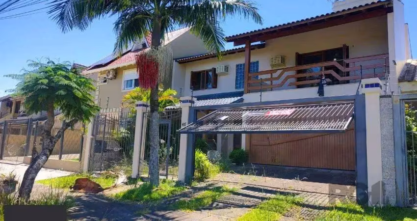 Lindíssima e confortável casa com 3 quartos, piscina e 3 vagas no parque santa fé em porto alegre!