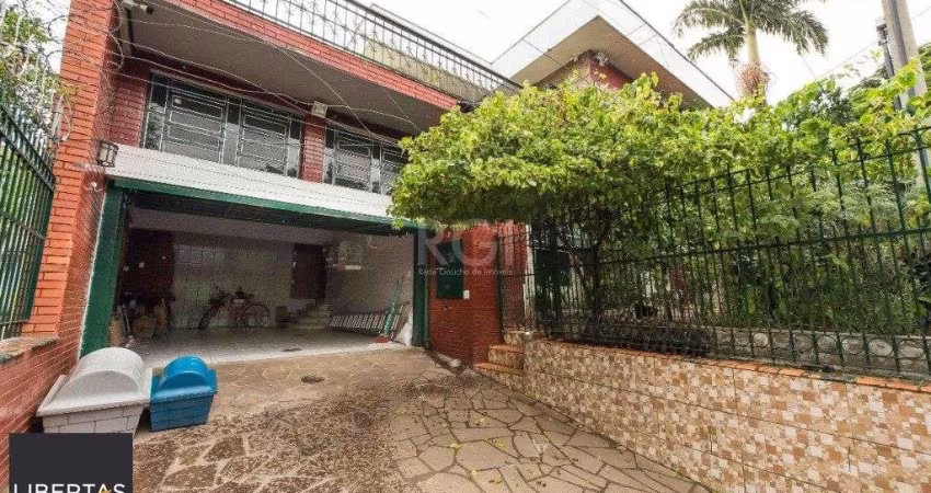 Casa para Venda - 317m², 5 dormitórios, sendo 1 suites, 2 vagas - Teresópolis
