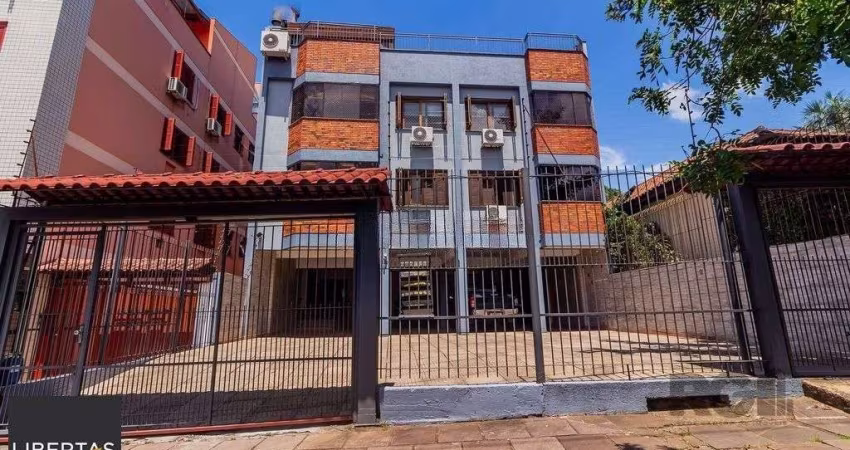 Cobertura 251m², 3 dormitórios, 2 vagas no bairro Teresópolis
