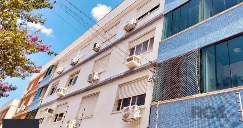 Apartamento 3 Dormitórios , dependência de empregada e vaga de garagem.