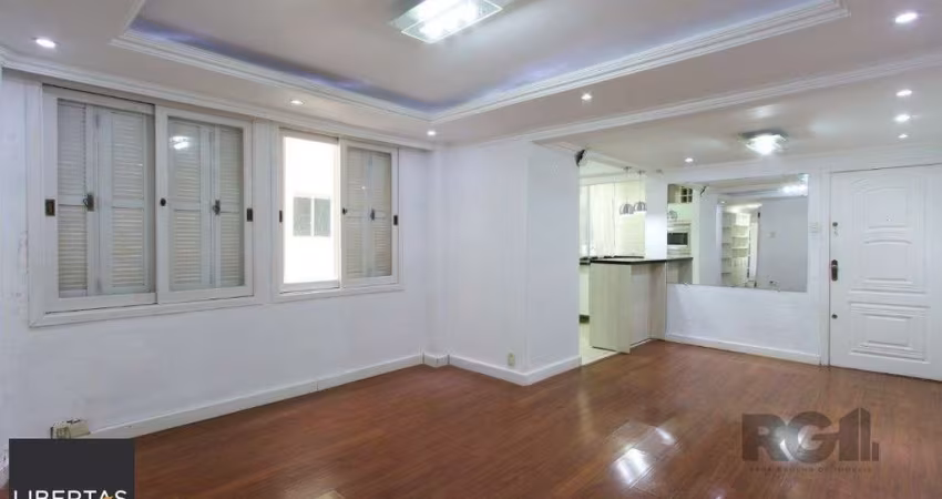 Apartamento semi-mobiliado, possui 3 dormitórios, sendo 1 suíte