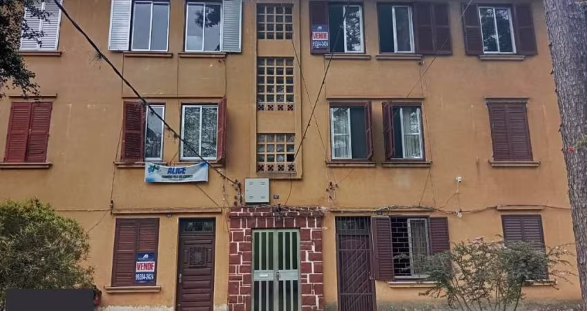 Vende no IAPI, último andar, dois lances de escada, reformado