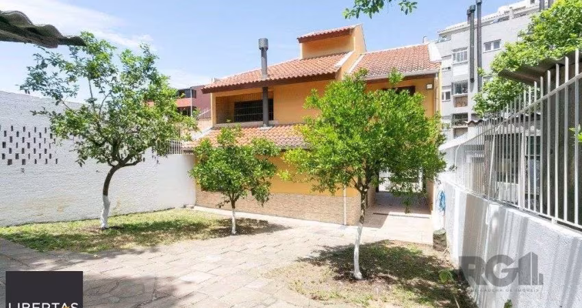 Casa com 5 dormitórios no bairro Jardim Carvalho