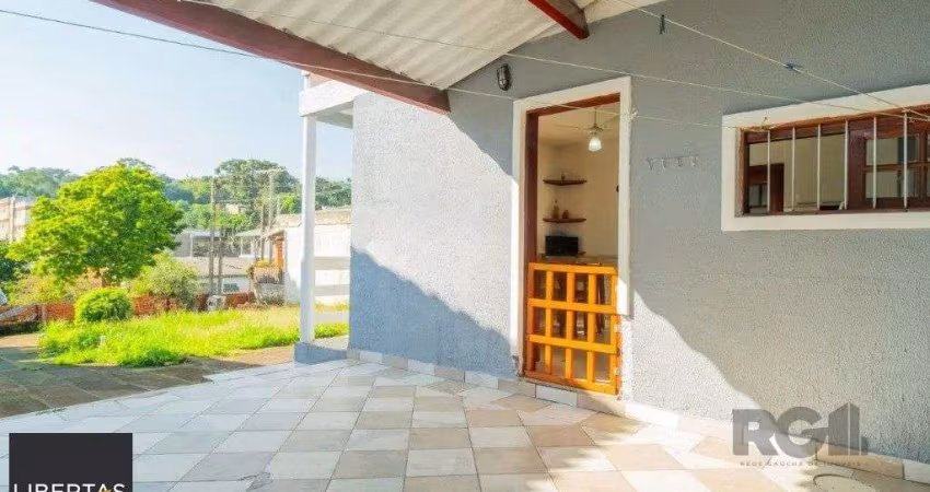Casa de 3 dormitórios no bairro Nonoai