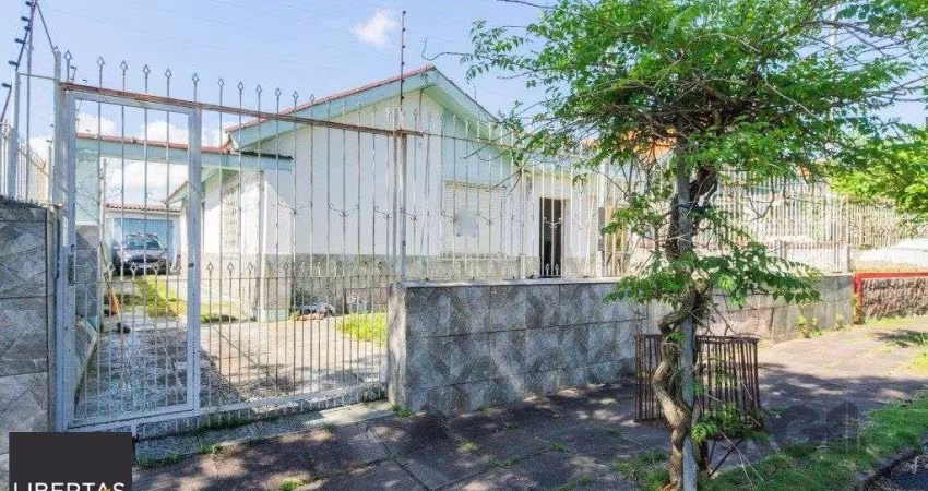Casa com 3 dormitórios no bairro Tristeza