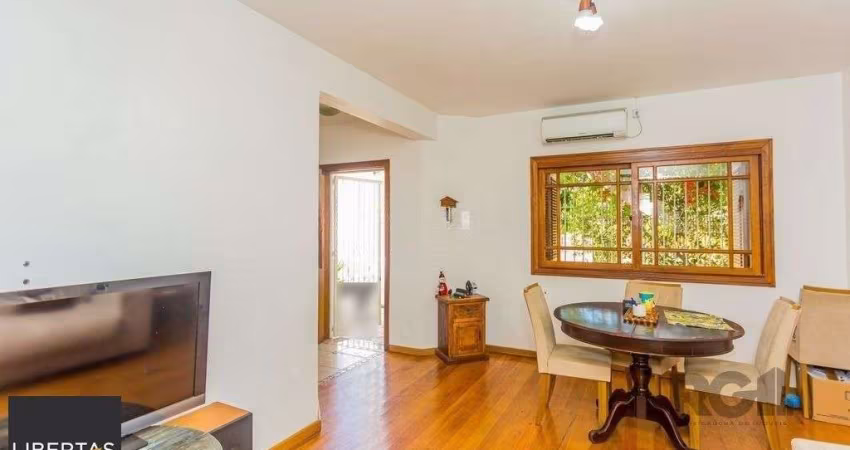 Casa de 2 dormitórios no bairro Passo das Pedras