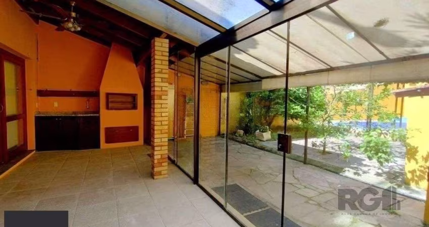 Casa de 3 dormitórios no bairro Ipanema - Porto Alegre