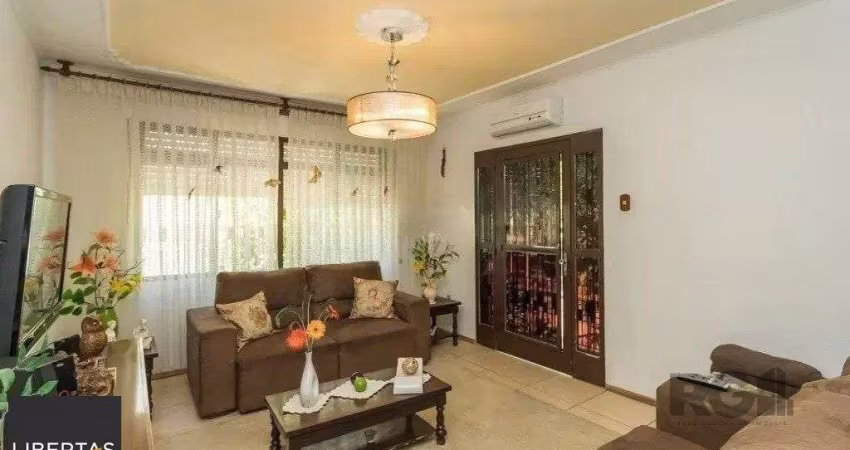 Casa de 3 dormitórios no bairro Jardim Carvalho